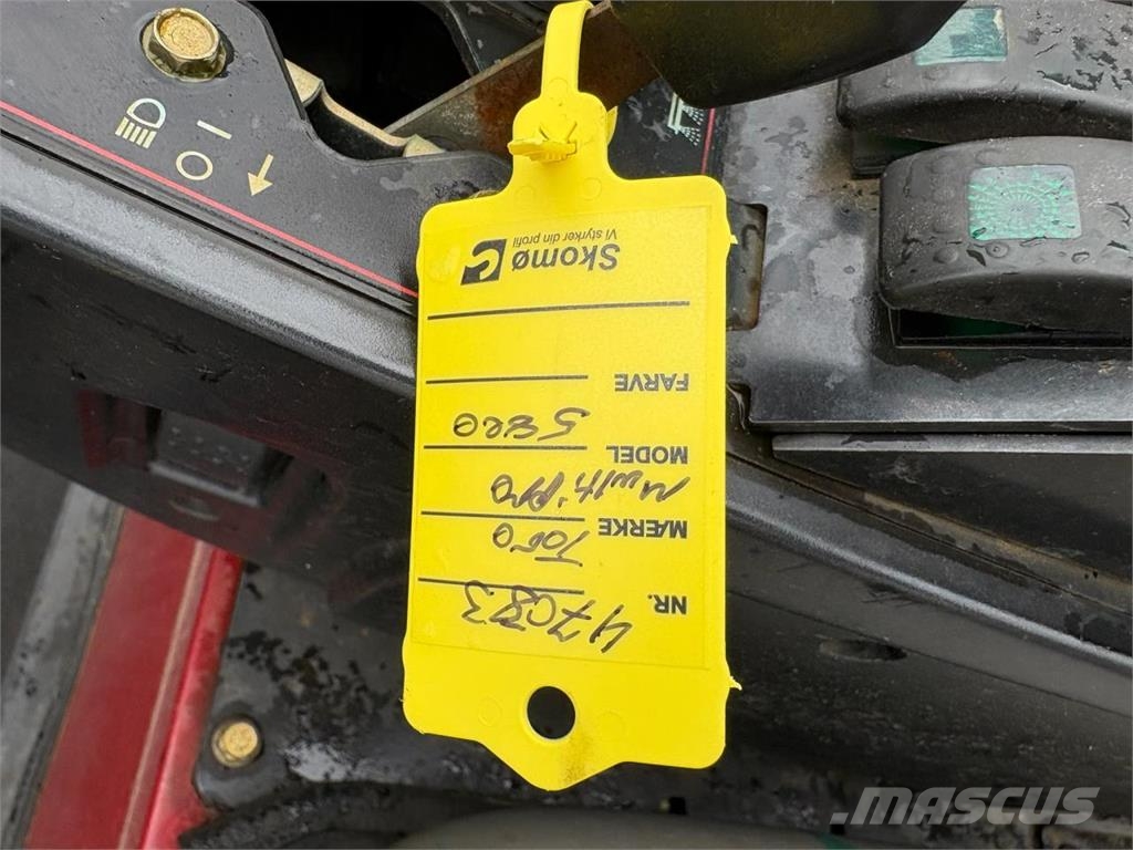 Toro MULTI PRO 5800 Kompakte traktorer