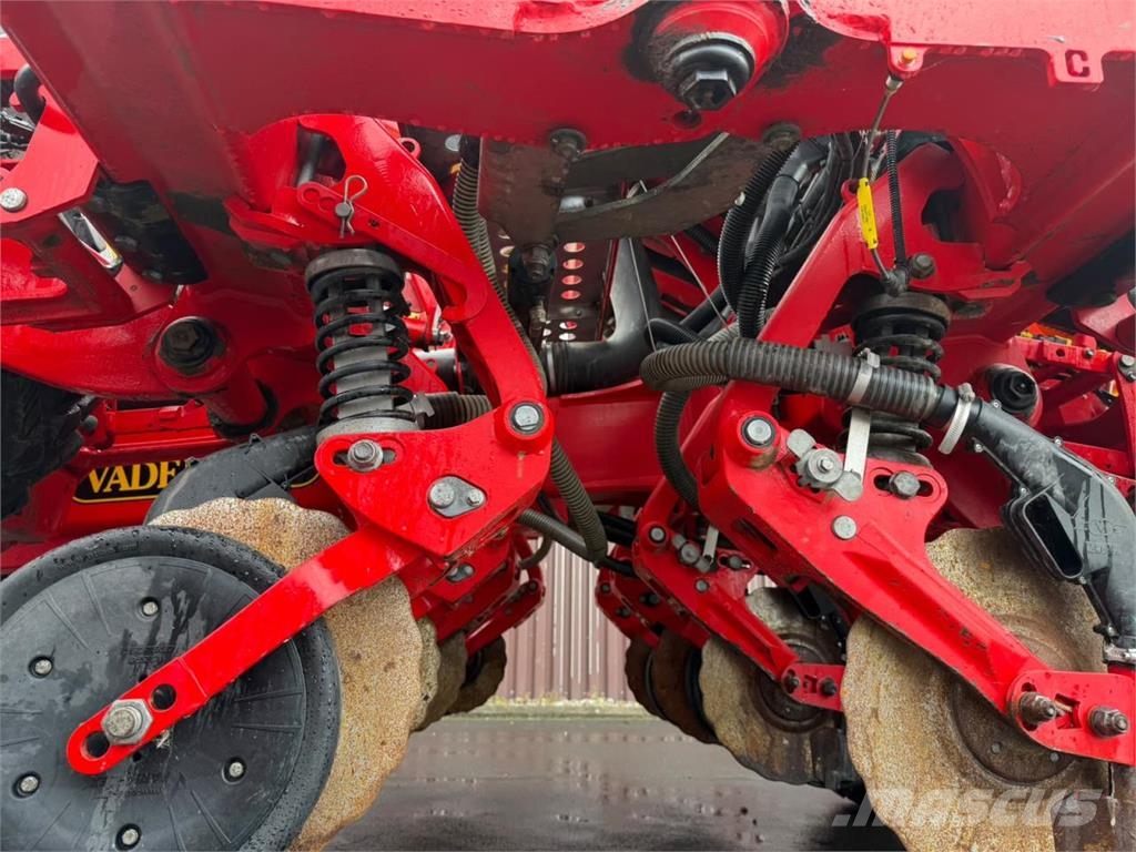 Väderstad TEMPO TPF 8 ماكينات البذر الدقيق