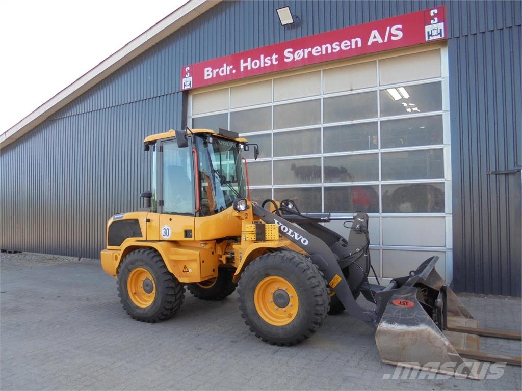 Volvo L30HS 輪胎式裝載機