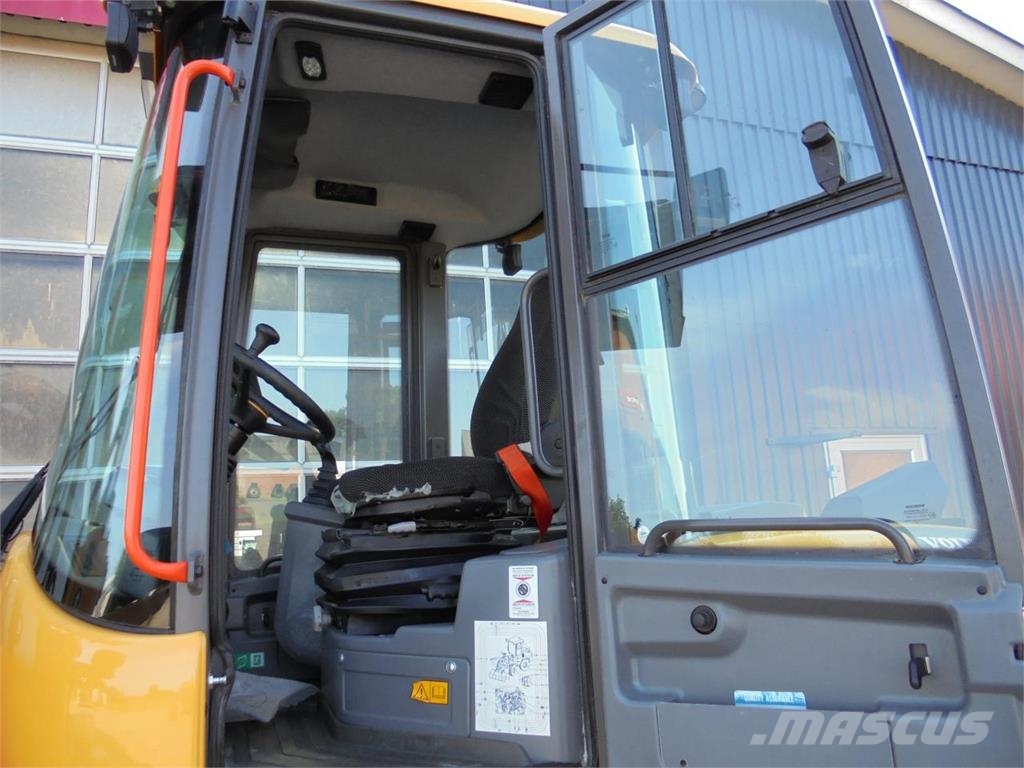 Volvo L30HS 輪胎式裝載機