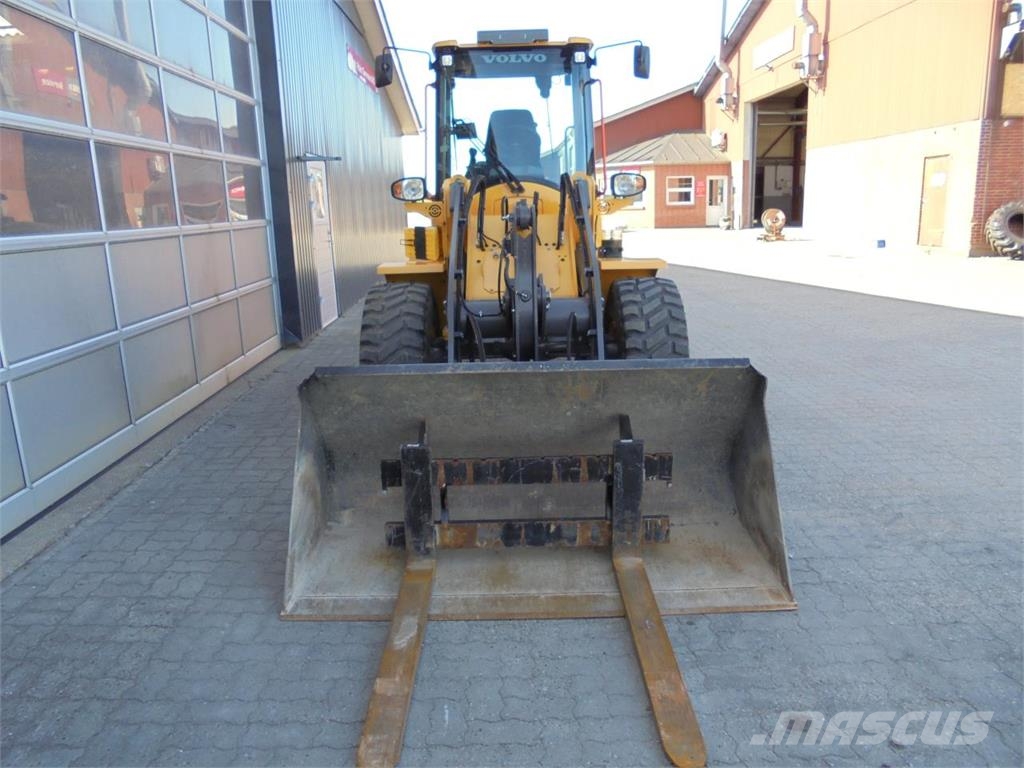 Volvo L30HS 輪胎式裝載機
