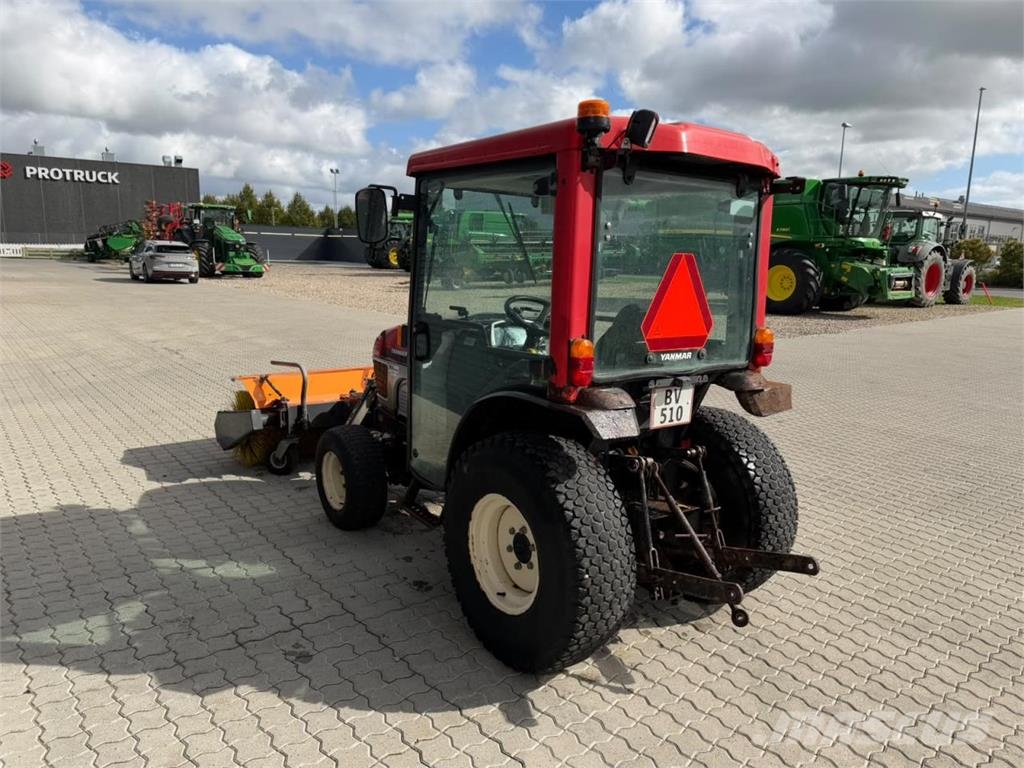 Yanmar EF 235 جرارات مدمجة