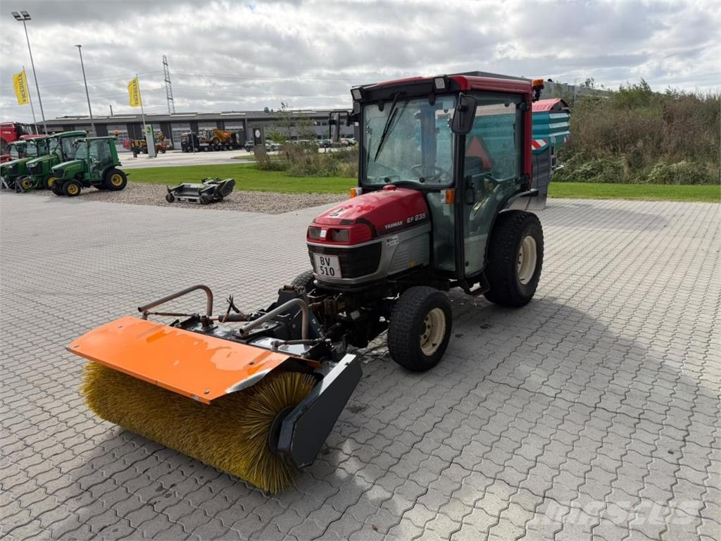 Yanmar EF 235 جرارات مدمجة
