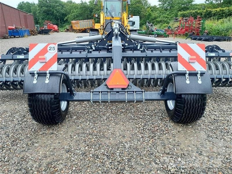 Agro - TOM 6 Meter discharve Agro-Tom 6 m. bugseret di Дискові борони