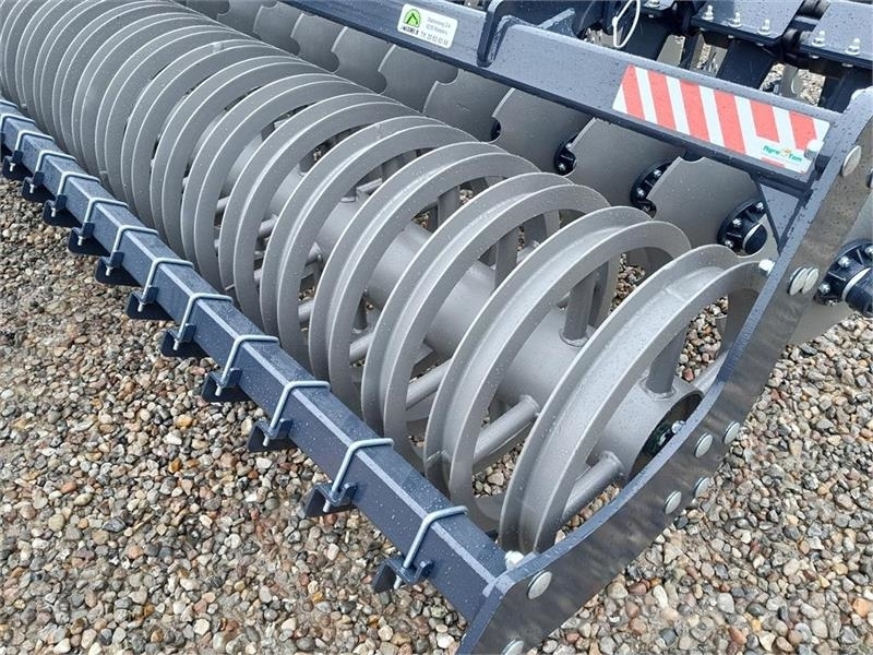 Agro - TOM 6 Meter discharve Agro-Tom 6 m. bugseret di Дискові борони