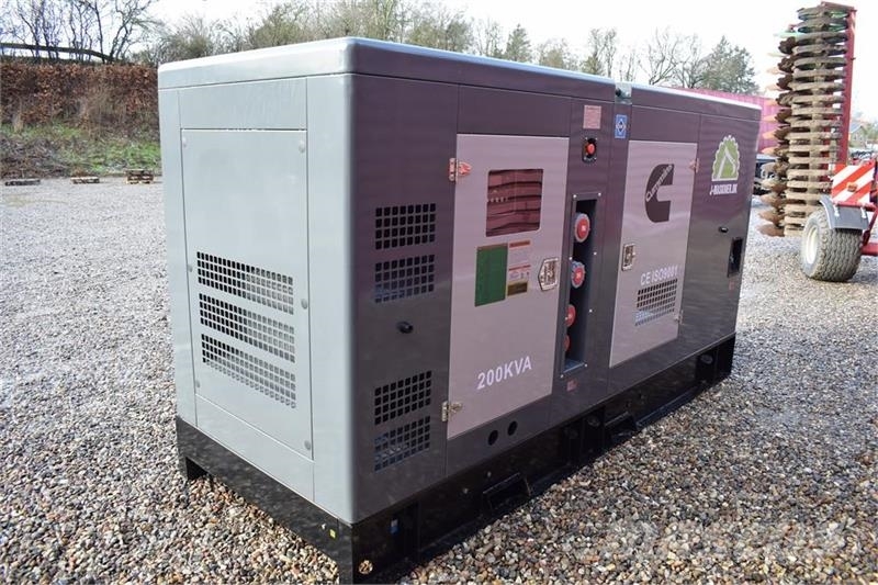Cummins 200 KvA その他の発電機