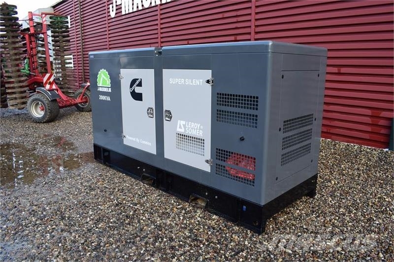 Cummins 200 KvA その他の発電機