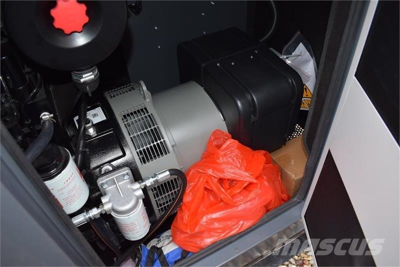 Cummins 55 KvA その他の発電機