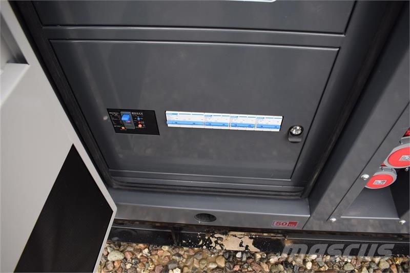 Cummins 55 KvA その他の発電機