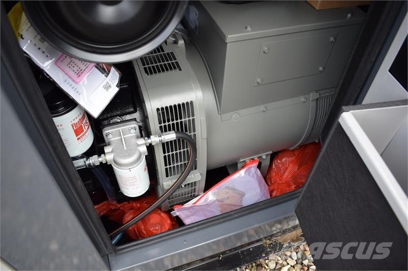 Cummins 88 KvA その他の発電機