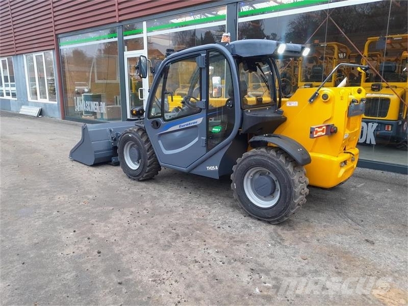 - - - EUROTRAC TH25.6 FABRIKS NY Telescopic handlers