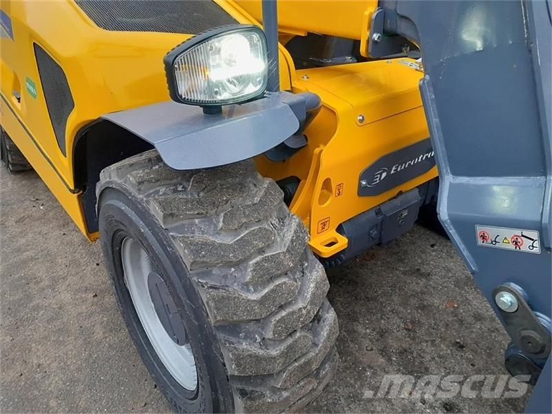 - - - EUROTRAC TH25.6 FABRIKS NY Telescopic handlers