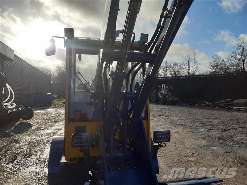 Eurotrac W12 F mellem tårn 小型装载机