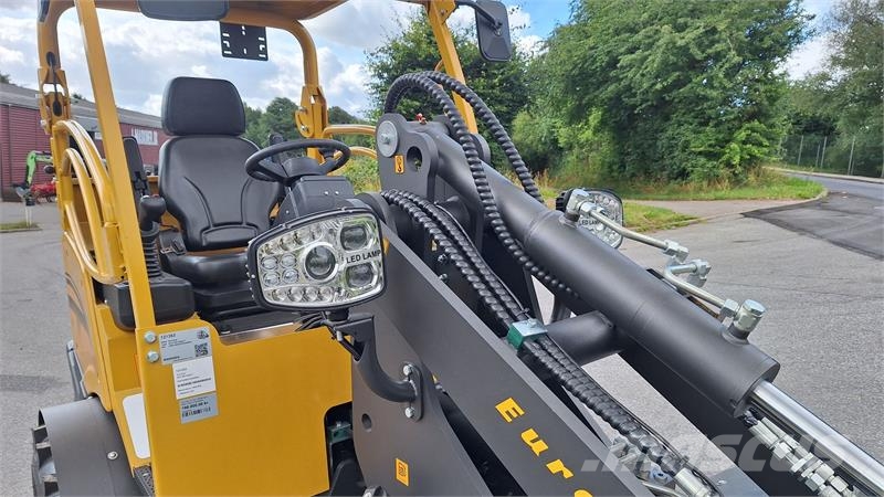 Eurotrac W12S mellem tårn لوادر صغيرة