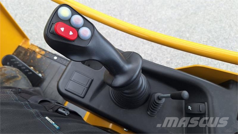 Eurotrac W12S mellem tårn لوادر صغيرة