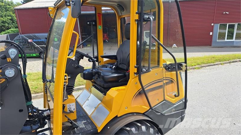 Eurotrac W12S W12S med førerhus, skovl og gafler لوادر صغيرة