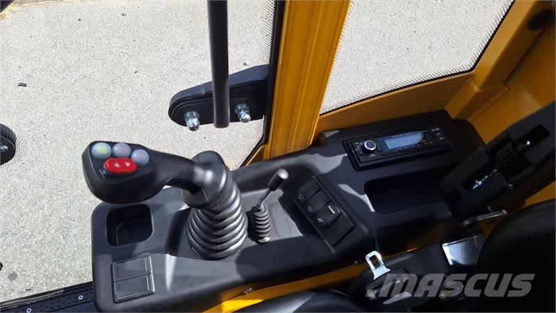 Eurotrac W12S W12S med førerhus, skovl og gafler لوادر صغيرة