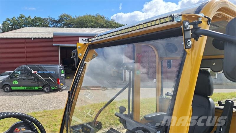 Eurotrac W12S W12S med førerhus, skovl og gafler لوادر صغيرة
