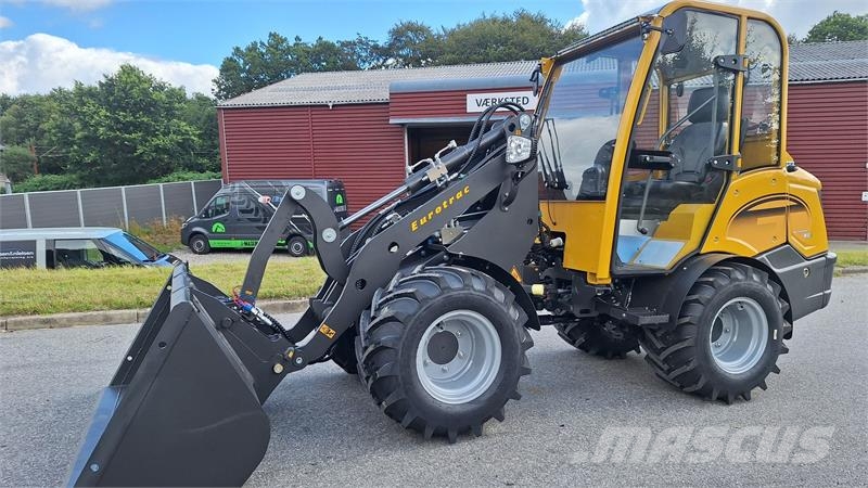 Eurotrac W12S W12S med førerhus, skovl og gafler لوادر صغيرة