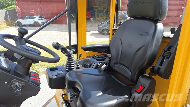 Eurotrac W12S W12S med førerhus, skovl og gafler لوادر صغيرة