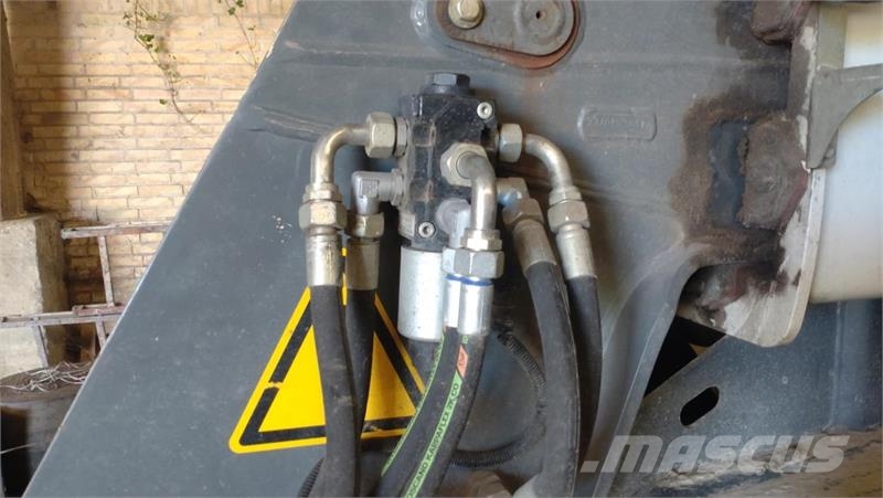 CLAAS SCORPION 7044 مناولات متداخلة