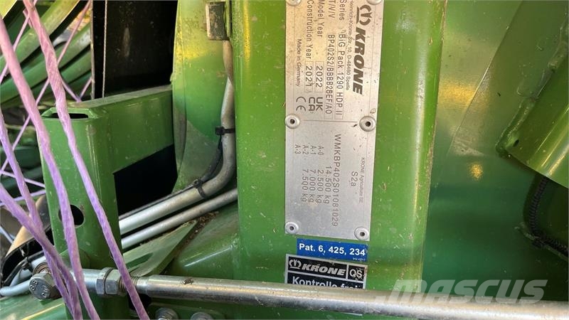 Krone BIG PACK 1290 HDP II Med Krone Balecollect 1230 Kanttipaalaimet