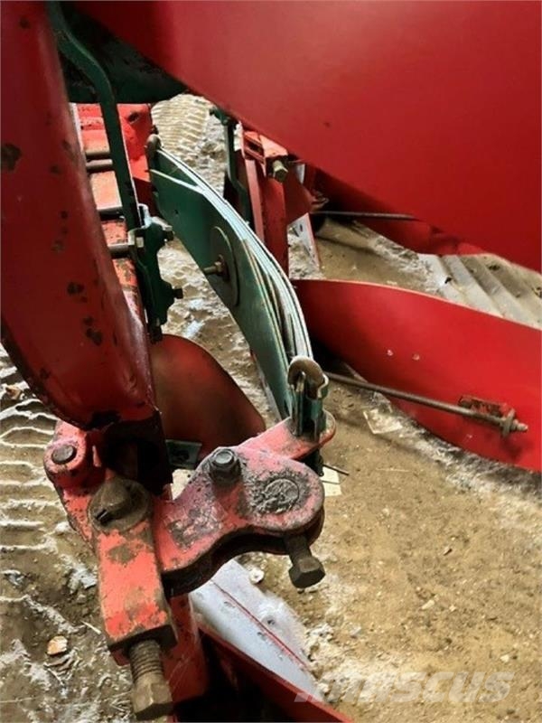 Kverneland PB 100 7 FURET Reversible ploughs