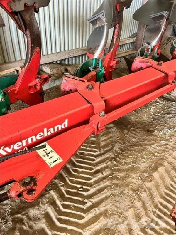 Kverneland PB 100 7 FURET Reversible ploughs