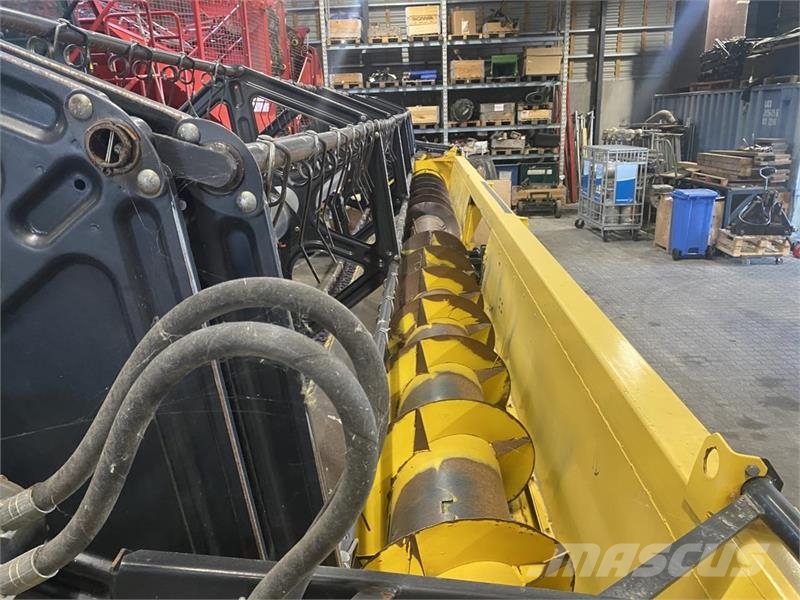 New Holland 30 FOD VARIFEED رؤوس الحصادات الدراسات