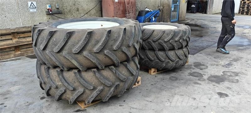 New Holland 440/80R28 -520/85R38 Ruedas