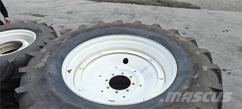 New Holland 440/80R28 -520/85R38 Ruedas