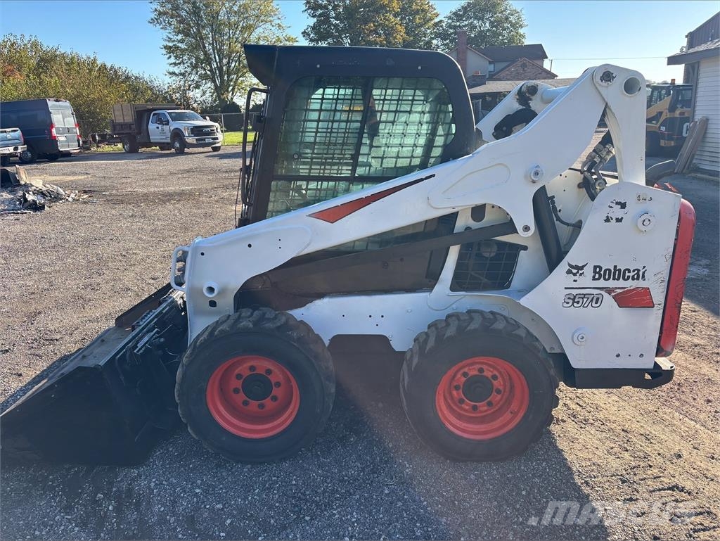 Bobcat S570 لوادر انزلاقية التوجيه