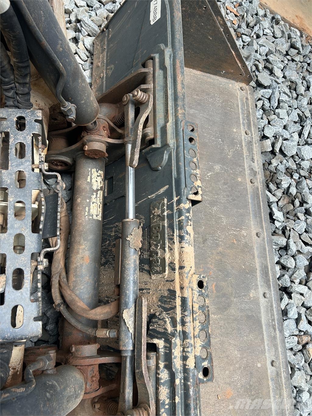 Bobcat T740 Mini nakladalci