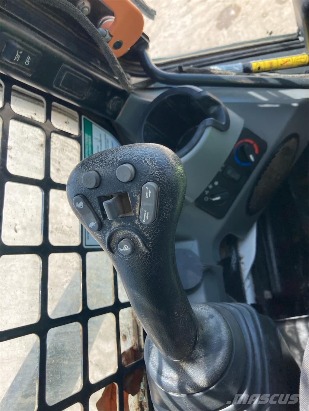 Bobcat T740 小型装载机