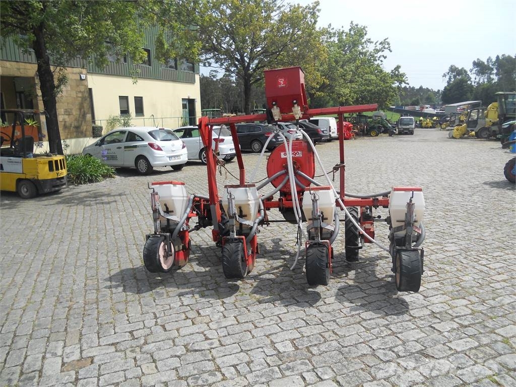 Carraro 4 linhas Сеялки
