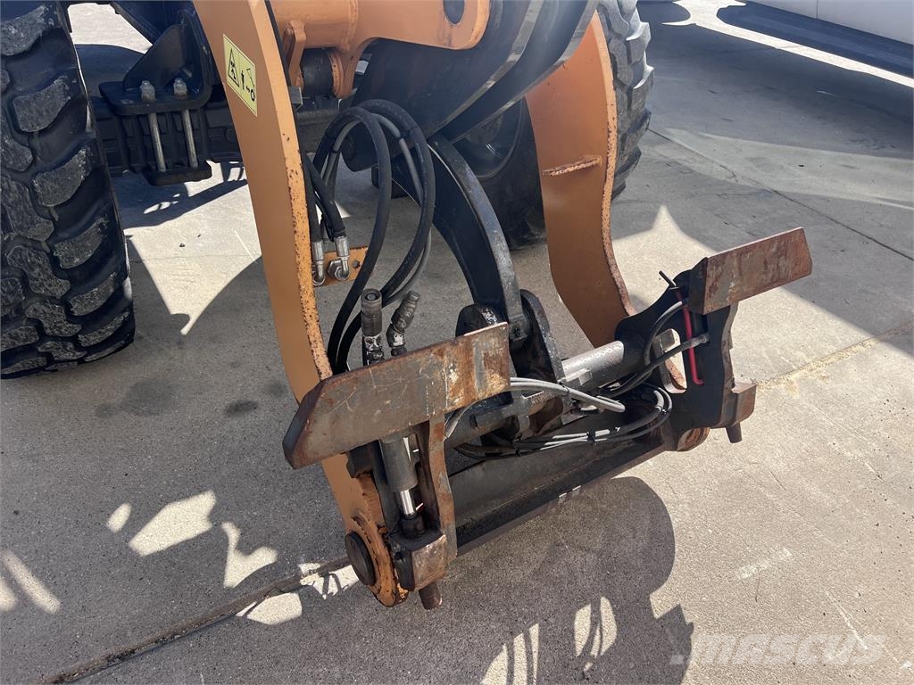 Case IH 221F Φορτωτές με λάστιχα (Τροχοφόροι)