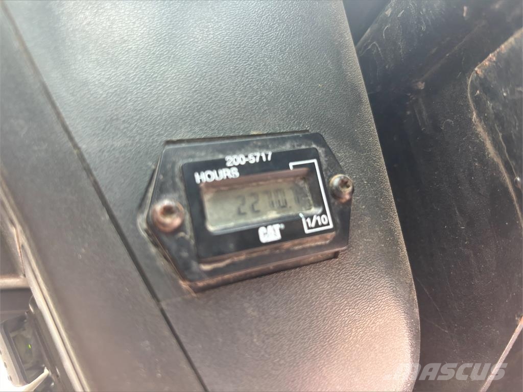 CAT 262B لوادر انزلاقية التوجيه
