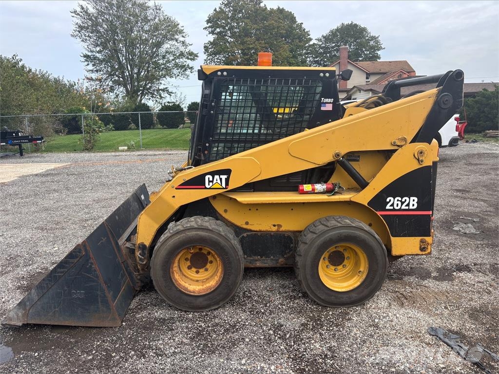 CAT 262B لوادر انزلاقية التوجيه
