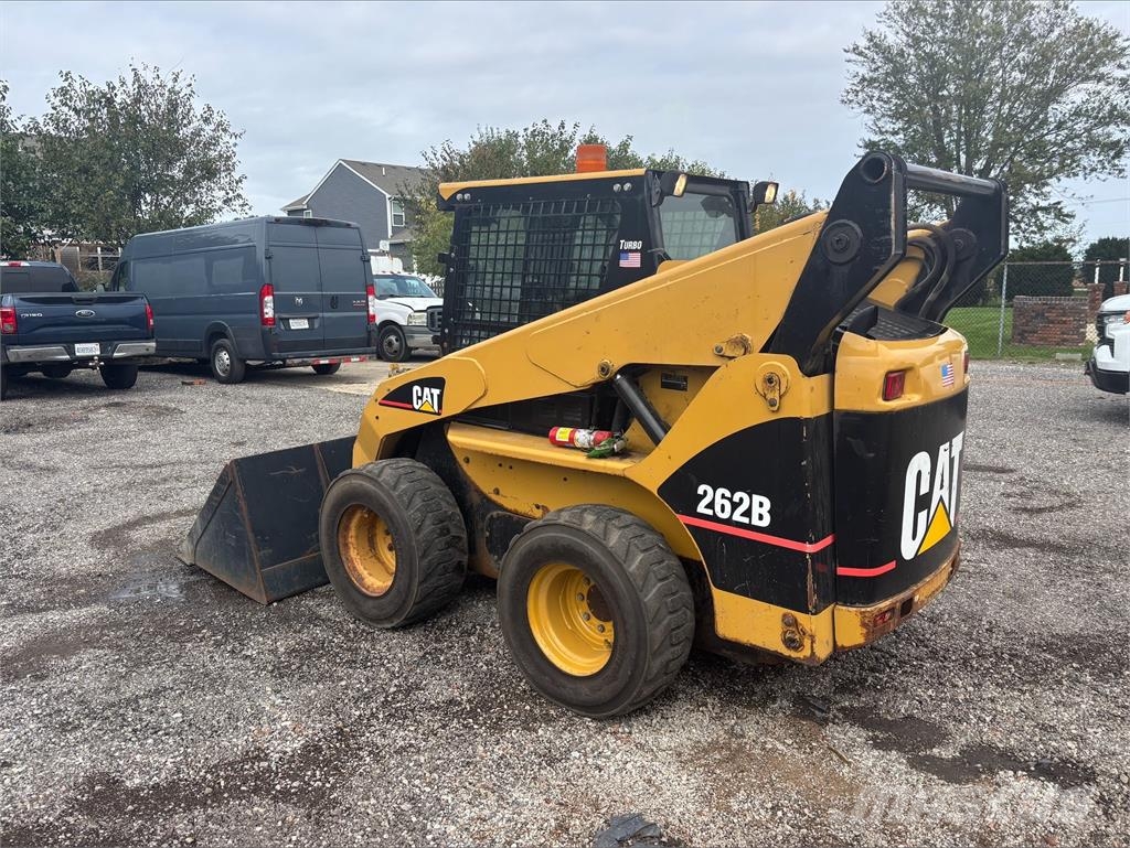 CAT 262B لوادر انزلاقية التوجيه