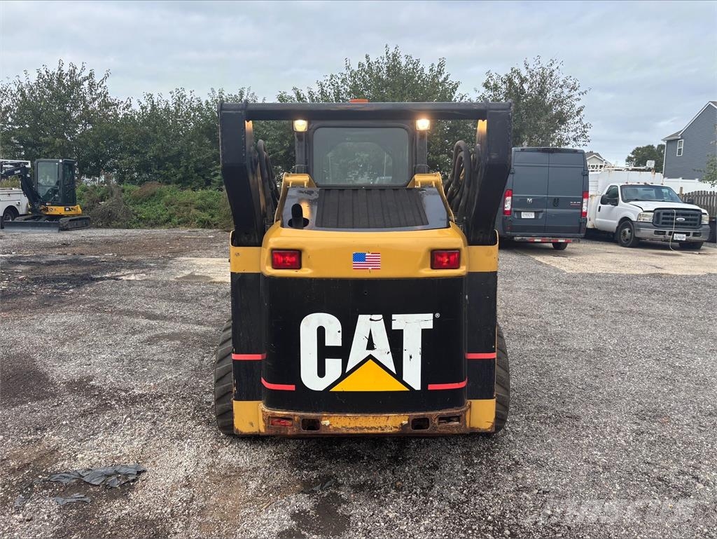 CAT 262B لوادر انزلاقية التوجيه