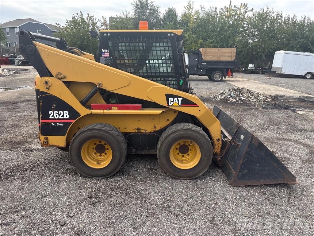 CAT 262B لوادر انزلاقية التوجيه