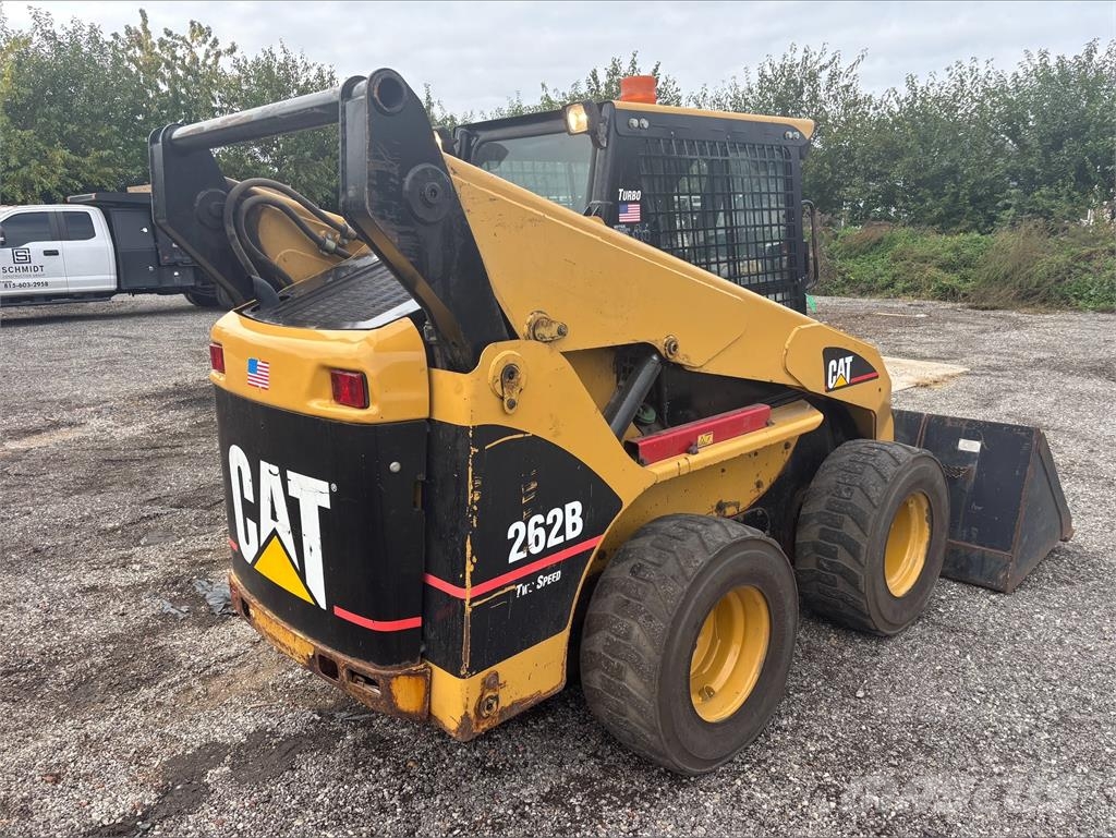 CAT 262B لوادر انزلاقية التوجيه