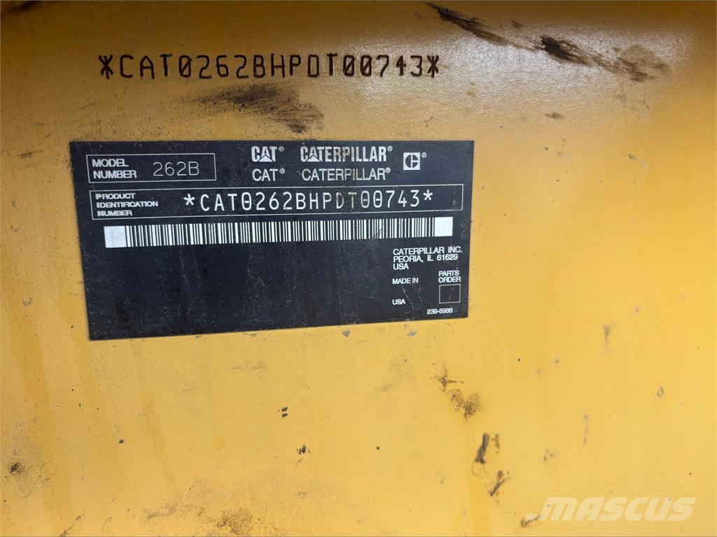 CAT 262B لوادر انزلاقية التوجيه