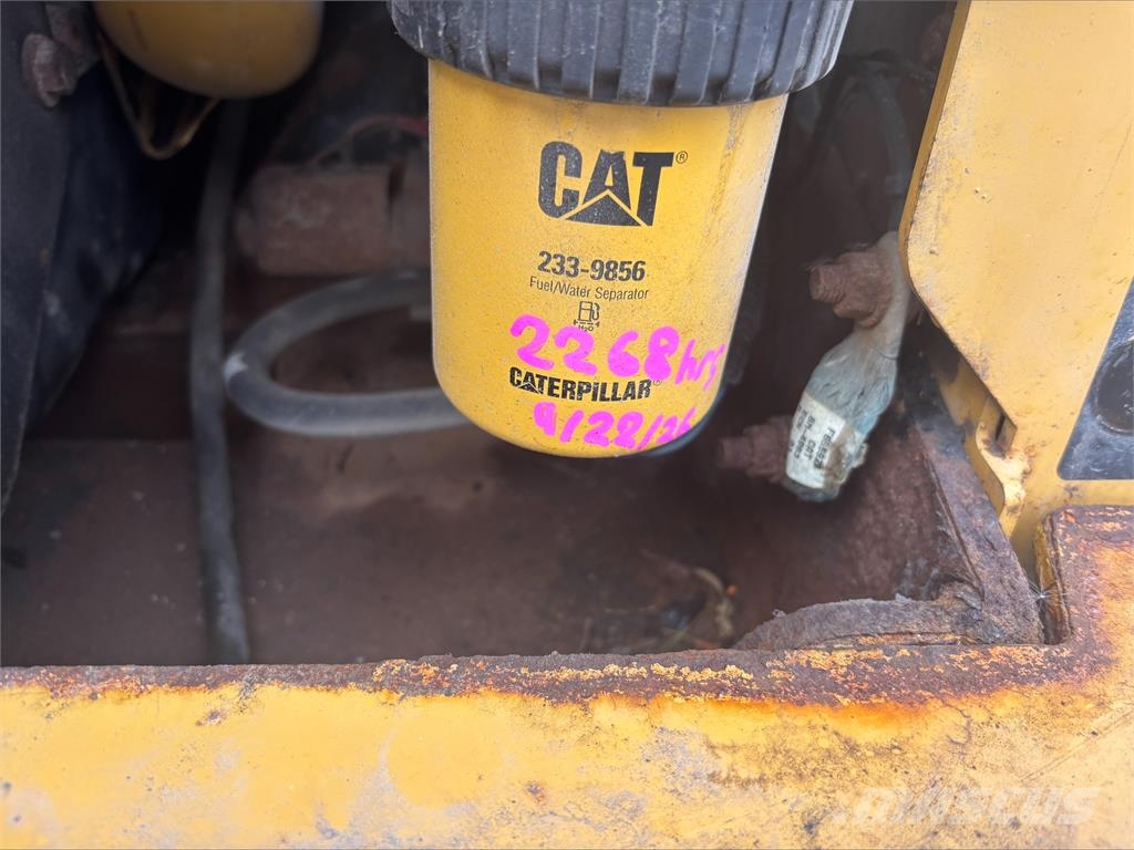 CAT 262B لوادر انزلاقية التوجيه