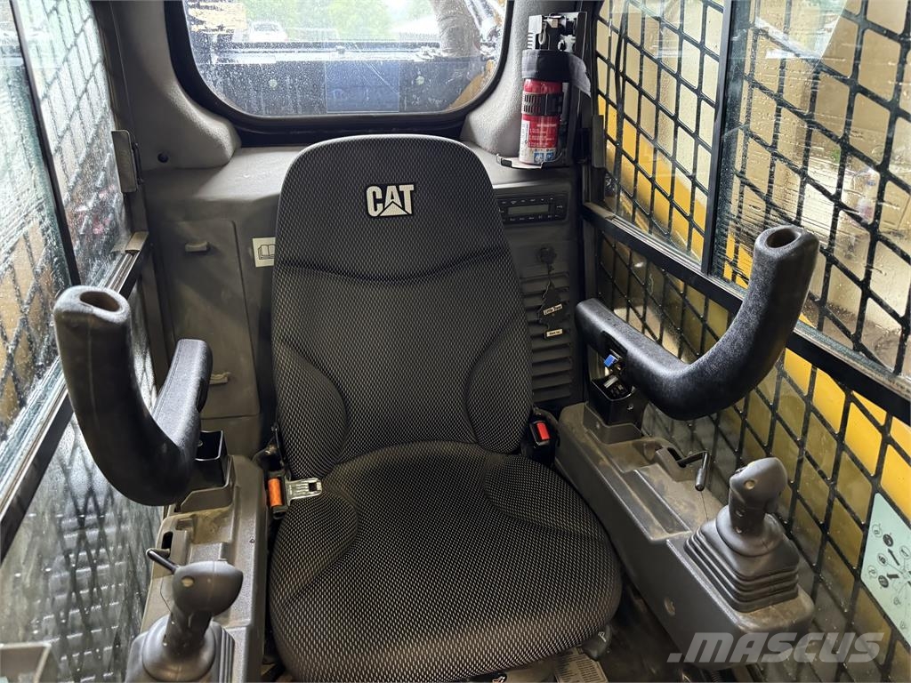 CAT 299D3 XE 小型装载机