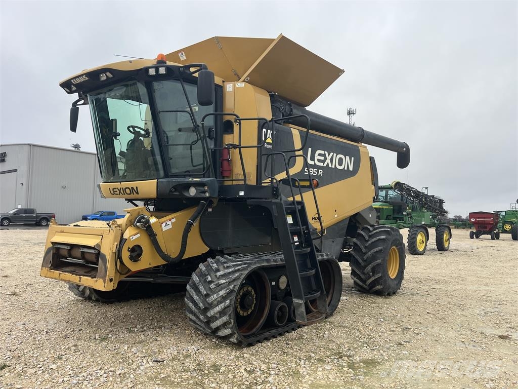 CAT 585R 聯合收穫機