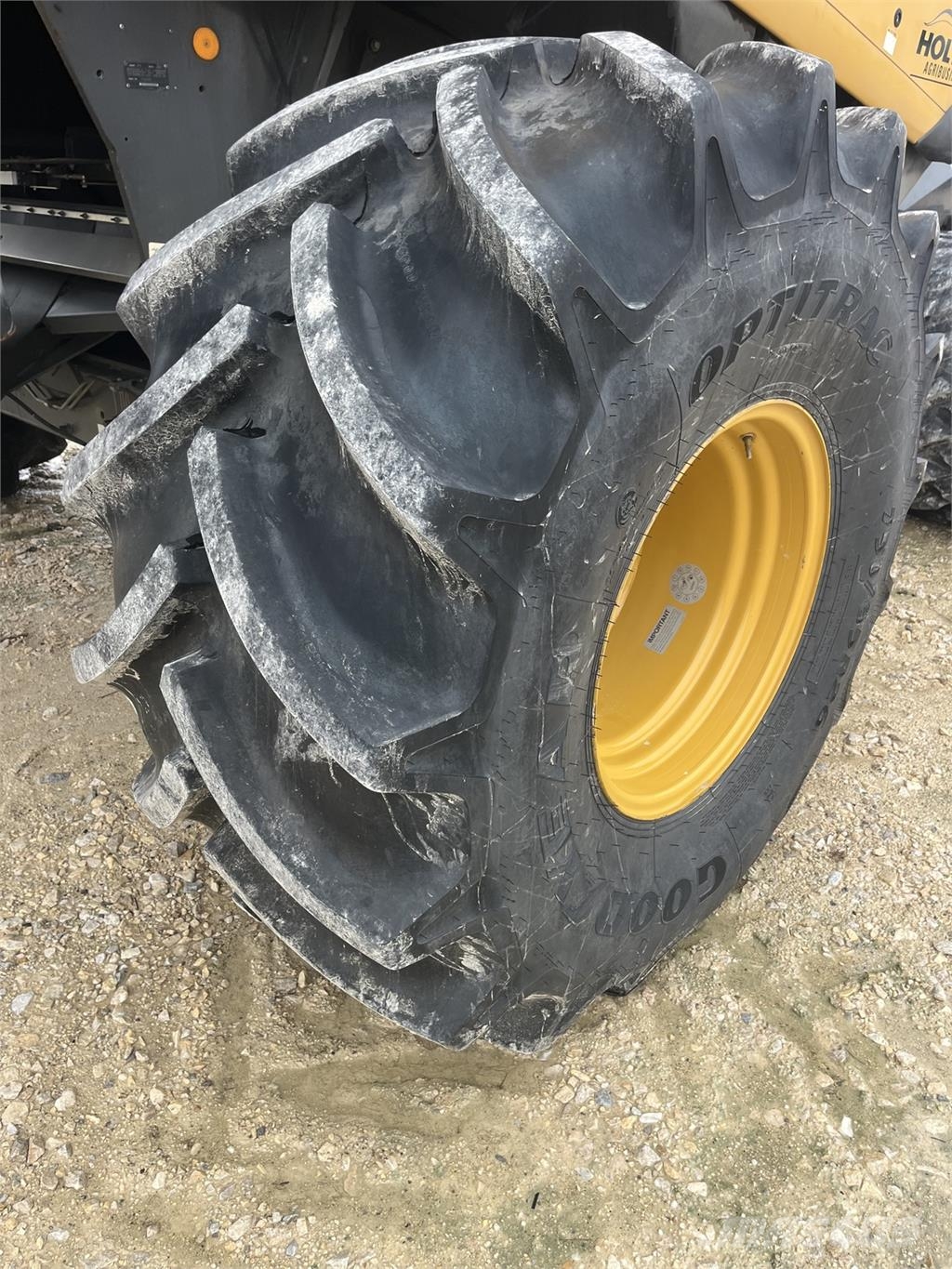 CAT 585R 聯合收穫機