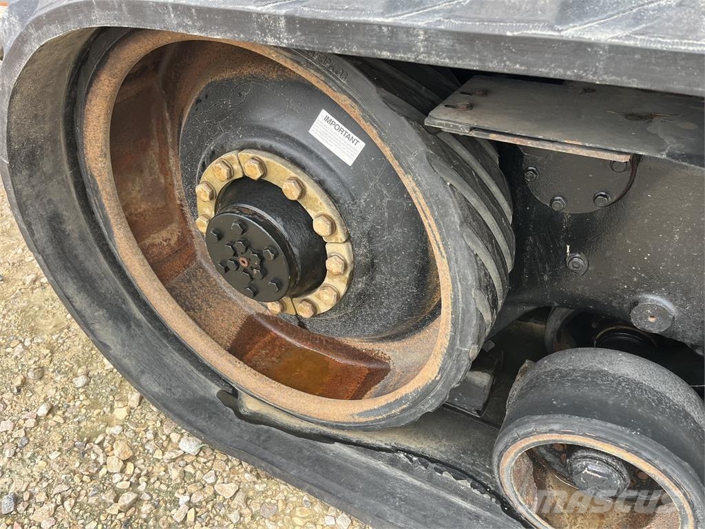 CAT 585R 聯合收穫機