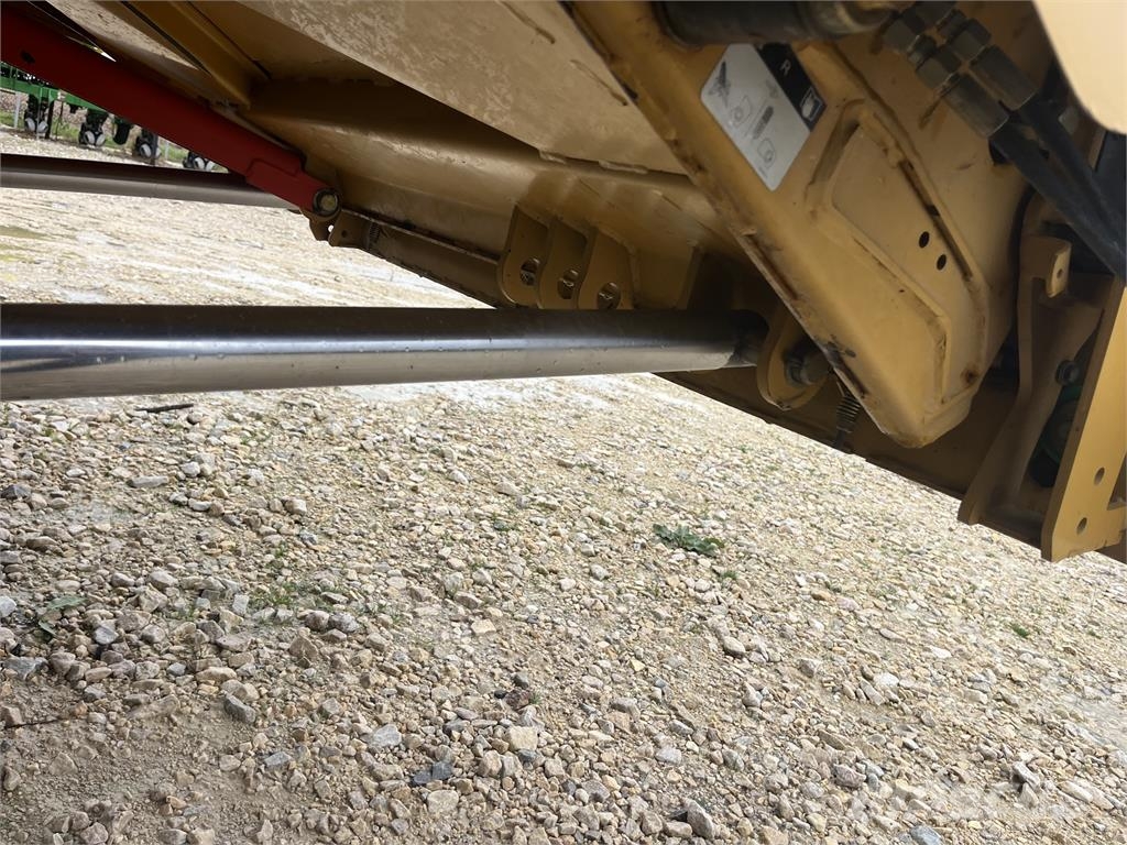 CAT 585R 聯合收穫機