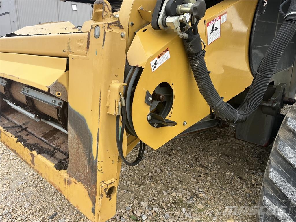 CAT 585R 聯合收穫機